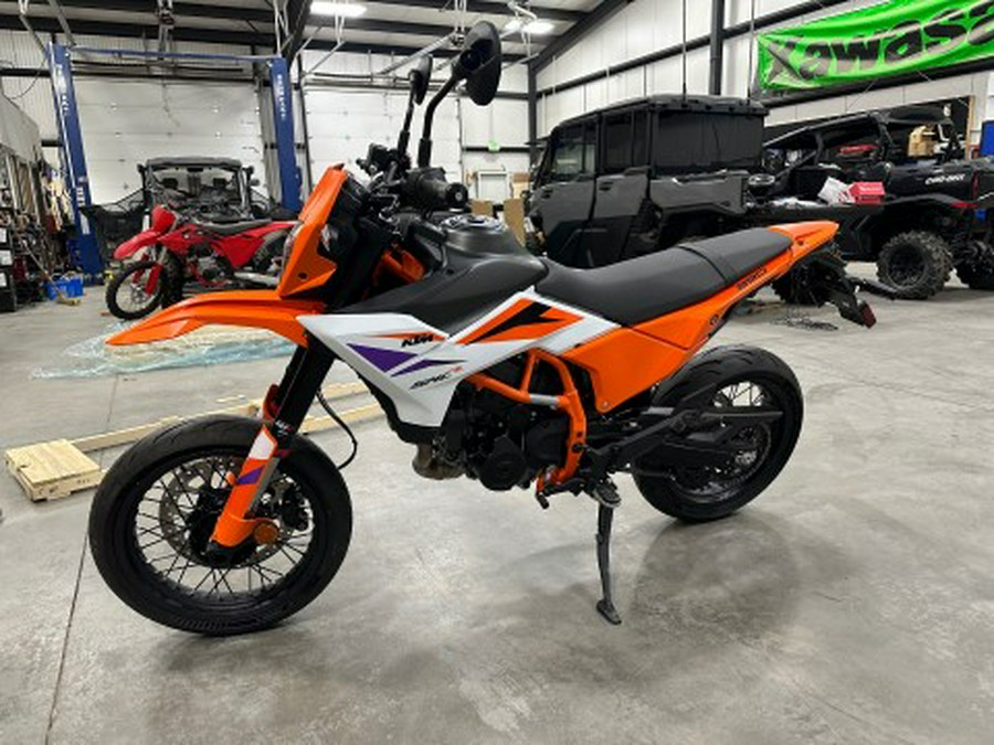 2026 KTM 390 SMC R