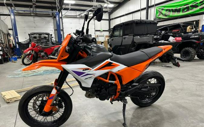 2026 KTM 390 SMC R