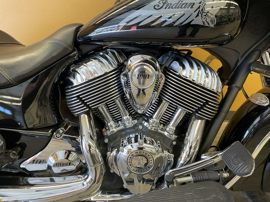 2017 Indian Motorcycle® Chieftain® Thunder Black Pearl