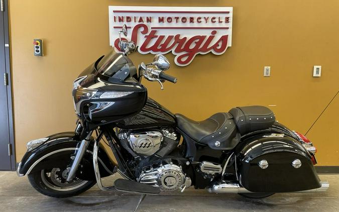 2017 Indian Motorcycle® Chieftain® Thunder Black Pearl