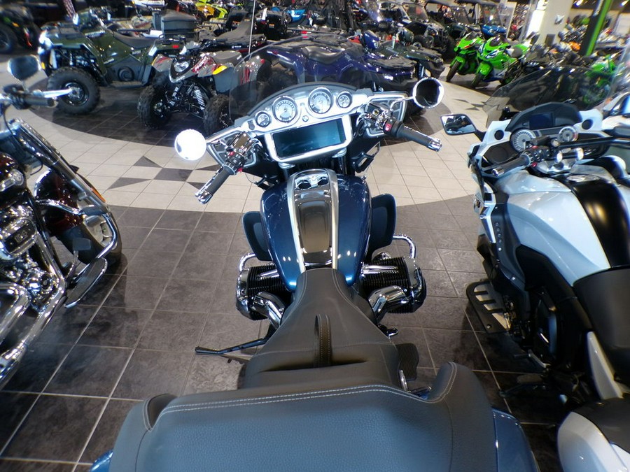 2023 BMW R 18 Transcontinental Gravity Blue Metallic