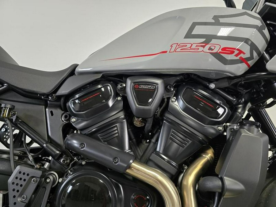 2025 Harley-Davidson® RA1250ST - Pan America® 1250 ST