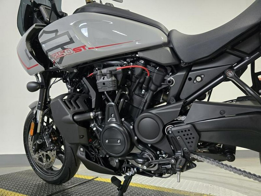 2025 Harley-Davidson® RA1250ST - Pan America® 1250 ST