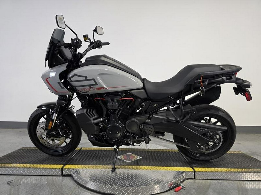 2025 Harley-Davidson® RA1250ST - Pan America® 1250 ST
