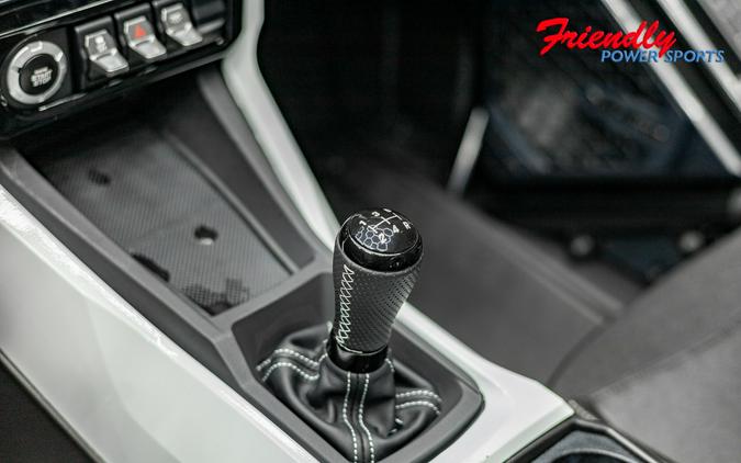 2026 SLINGSHOT R MANUAL - WHITE