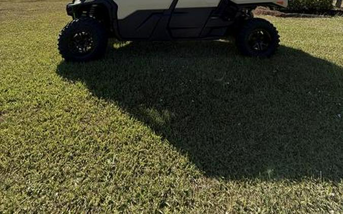 2026 Can-Am® Defender MAX Limited HD11 Desert Tan & Carbon Black