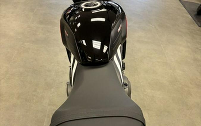 2025 Triumph Trident 660 Diablo RedSapphire Black