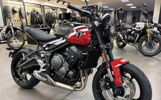2025 Triumph Trident 660 Diablo RedSapphire Black
