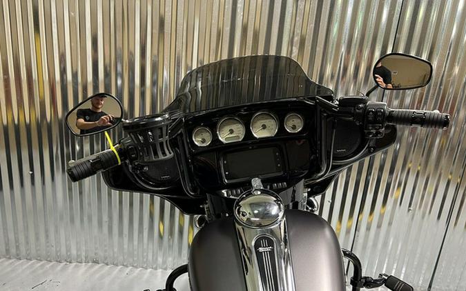 2017 Harley-Davidson Street Glide FLHXS - Special