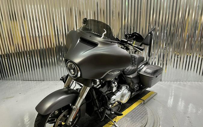 2017 Harley-Davidson Street Glide FLHXS - Special
