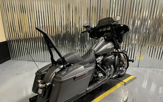 2017 Harley-Davidson Street Glide FLHXS - Special