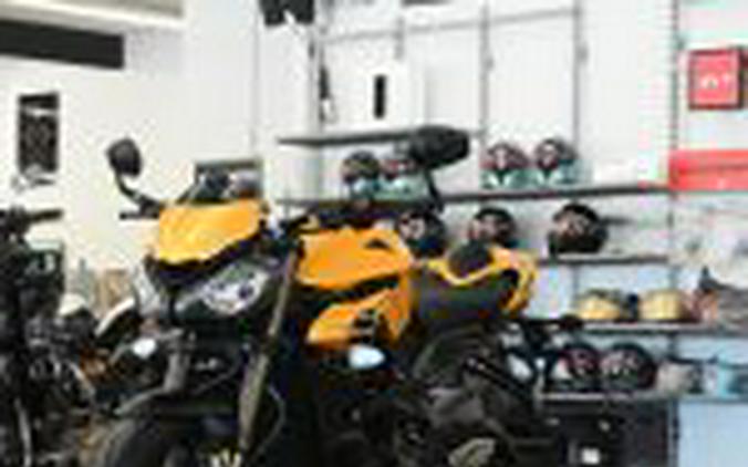 2025 Triumph Street Triple 765 RS