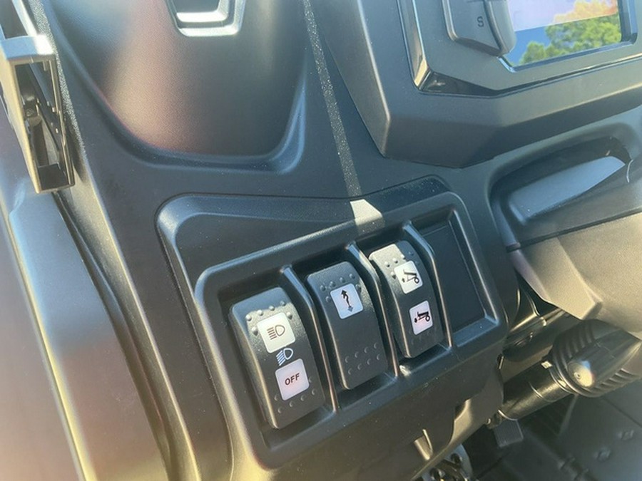 2026 Can-Am Defender 6X6 XT HD10