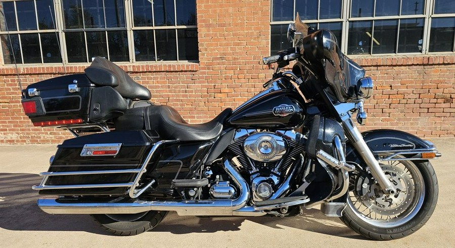 2010 Harley-Davidson® FLHTCU - Ultra Classic® Electra Glide