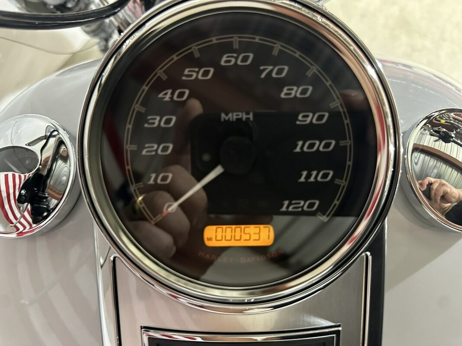2020 Harley-Davidson Road King Stone Washed White Pearl