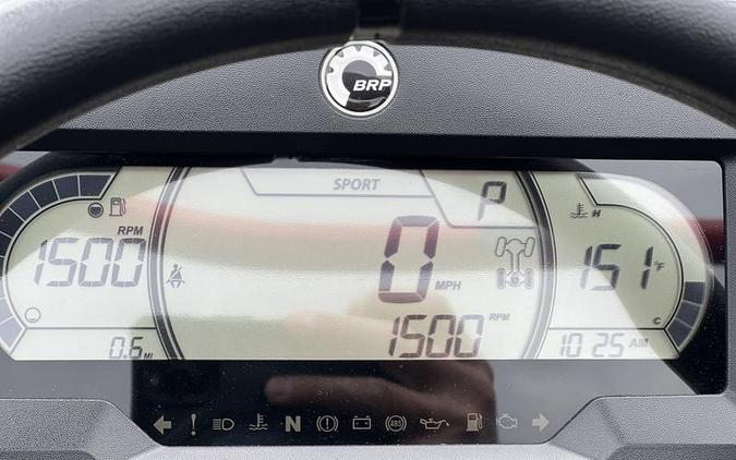 2025 Can-Am® Maverick Sport X rc 1000R