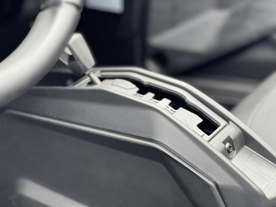 2025 Can-Am® Maverick Sport X rc 1000R