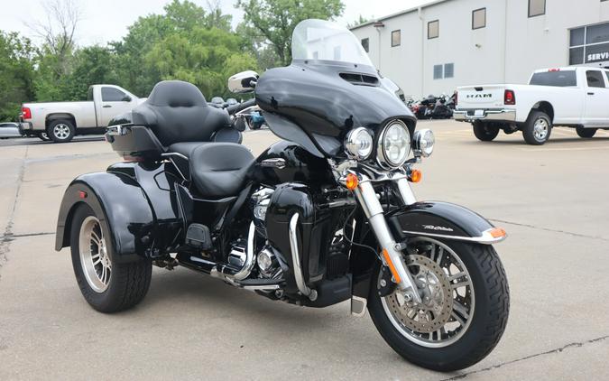 2019 Harley-Davidson Tri Glide Ultra FLHTCUTG