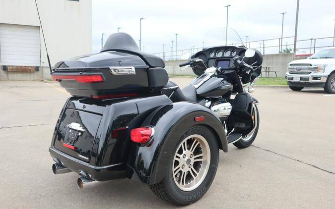 2019 Harley-Davidson Tri Glide Ultra FLHTCUTG