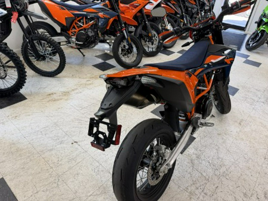 2026 KTM 690 SMC-R