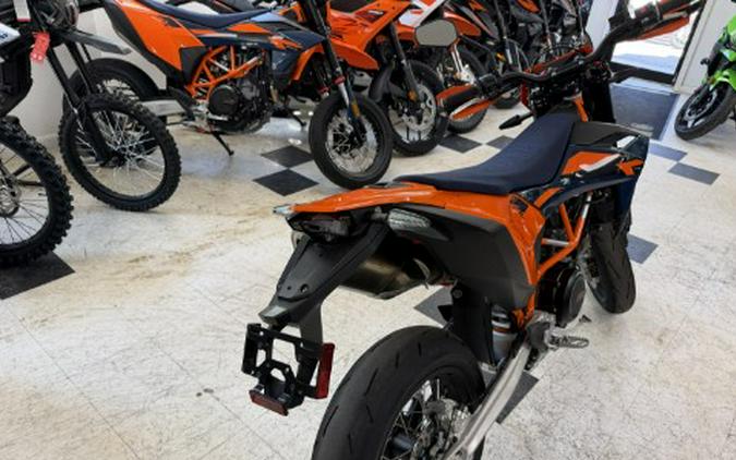 2026 KTM 690 SMC-R
