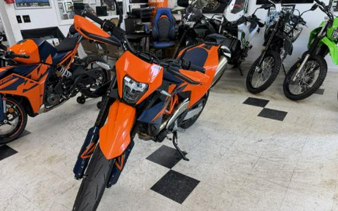 2026 KTM 690 SMC-R