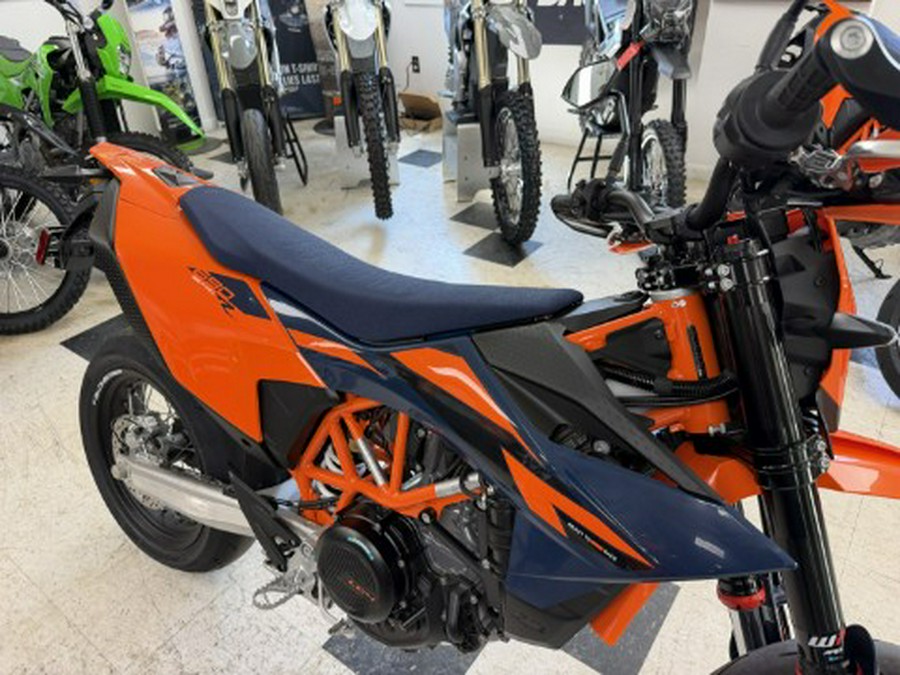 2026 KTM 690 SMC-R