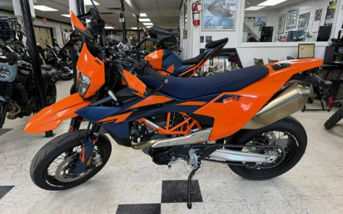2026 KTM 690 SMC-R