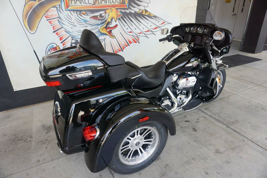 2024 Harley-Davidson Tri Glide Ultra Vivid Black