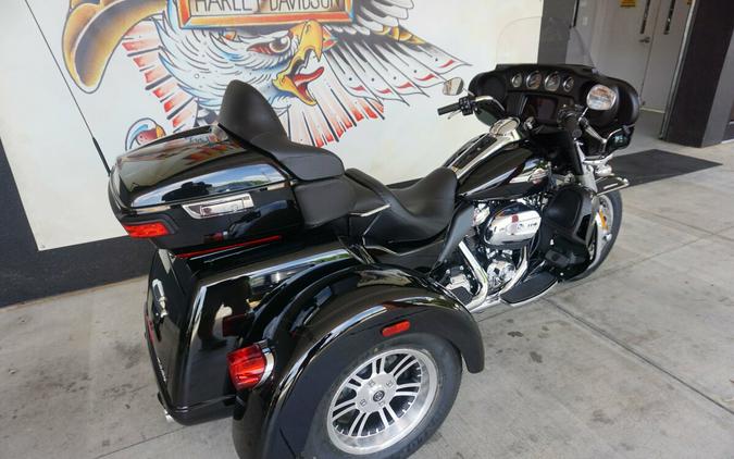 2024 Harley-Davidson Tri Glide Ultra Vivid Black