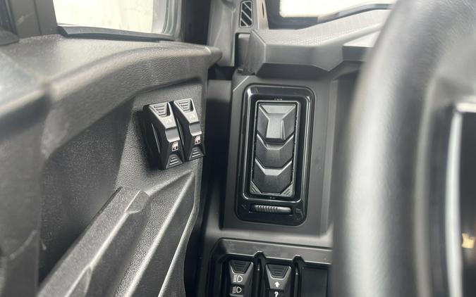 2026 Can-Am Defender MAX XT CAB HD11