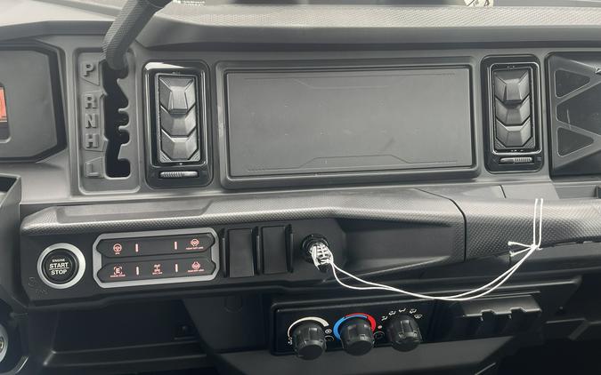 2026 Can-Am Defender MAX XT CAB HD11