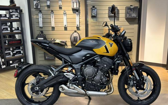 2026 Triumph Trident 660 Cosmic yellow
