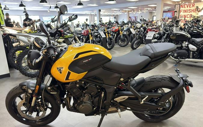 2026 Triumph Trident 660 Cosmic yellow
