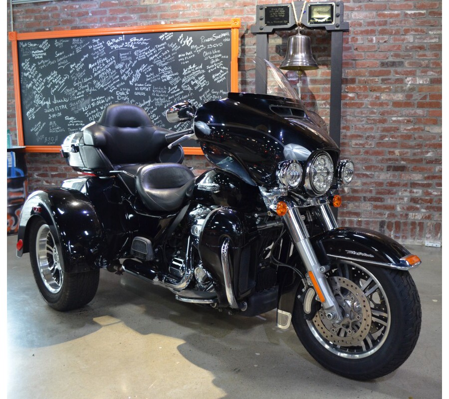 2018 Harley-Davidson Tri Glide Ultra Vivid Black