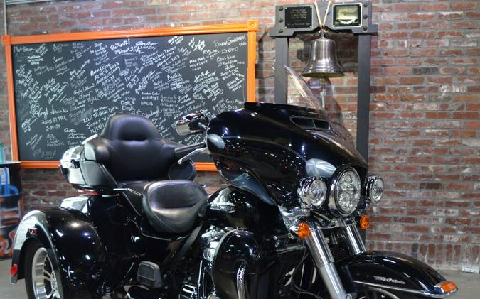 2018 Harley-Davidson Tri Glide Ultra Vivid Black