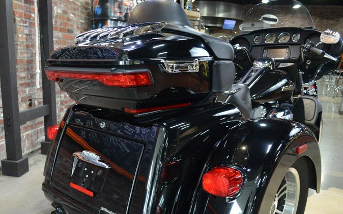 2018 Harley-Davidson Tri Glide Ultra Vivid Black