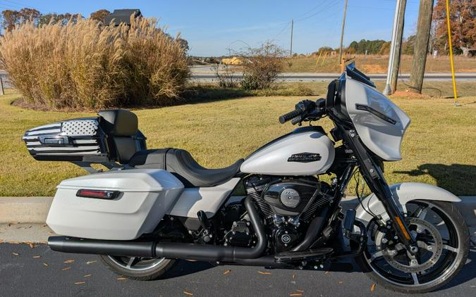 2024 Harley-Davidson® Street Glide® White Onyx Pearl