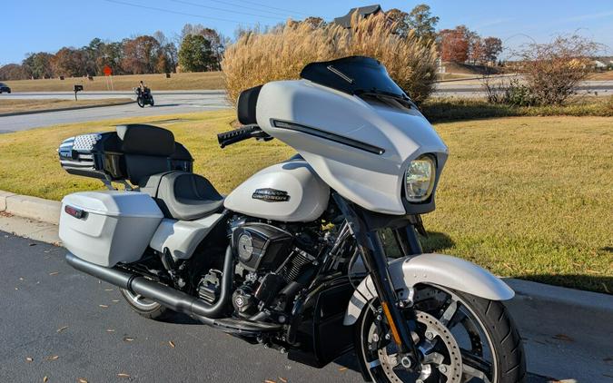 2024 Harley-Davidson® Street Glide® White Onyx Pearl
