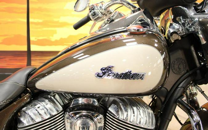 2024 Indian Motorcycle® Springfield® Black Metallic/Titanium Metallic