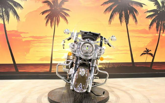 2024 Indian Motorcycle® Springfield® Black Metallic/Titanium Metallic