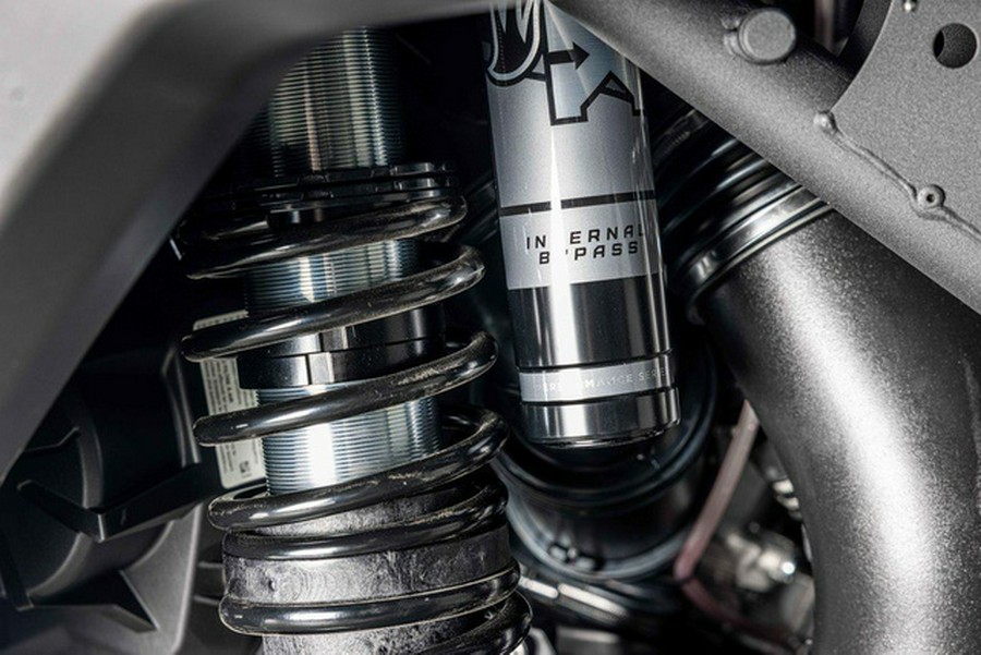 2026 Can-Am Maverick X3 Max X RS Turbo RR Triple Black_7.6 in.