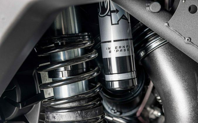 2026 Can-Am Maverick X3 Max X RS Turbo RR Triple Black_7.6 in.