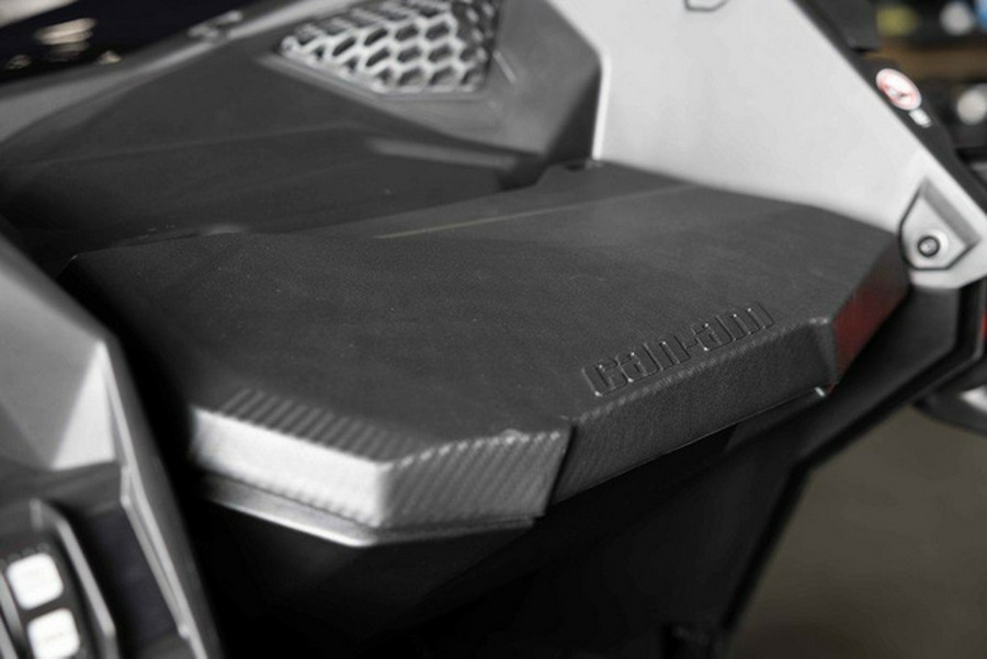 2026 Can-Am Maverick X3 Max X RS Turbo RR Triple Black_7.6 in.