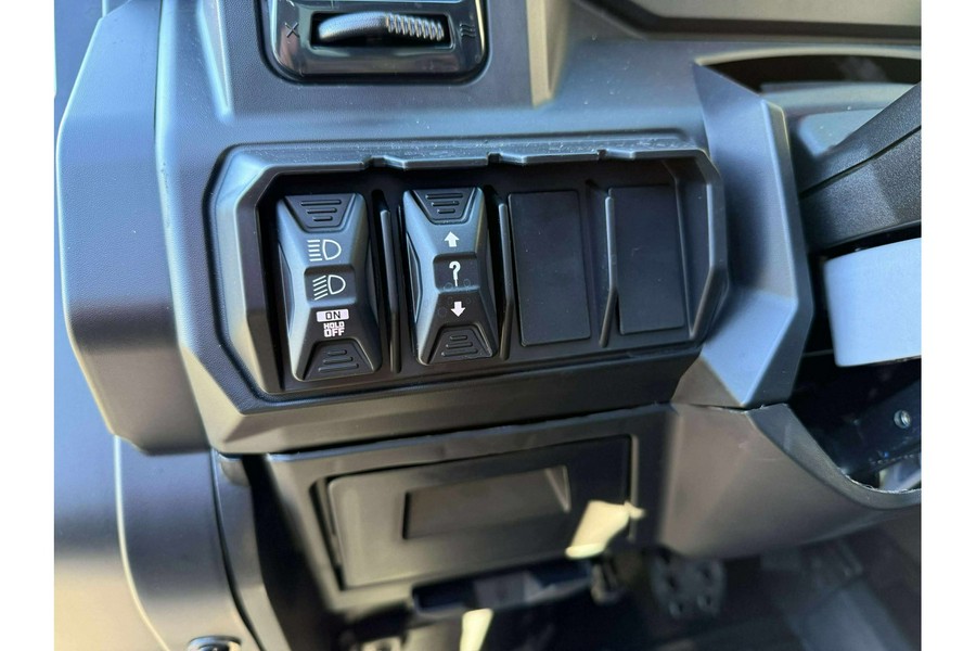 2026 Can-Am Defender Limited HD11