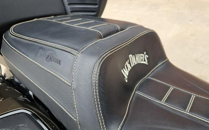 2021 Indian Motorcycle® Roadmaster® JD LE Whiskey Pearl/ Thunder Black Crystal