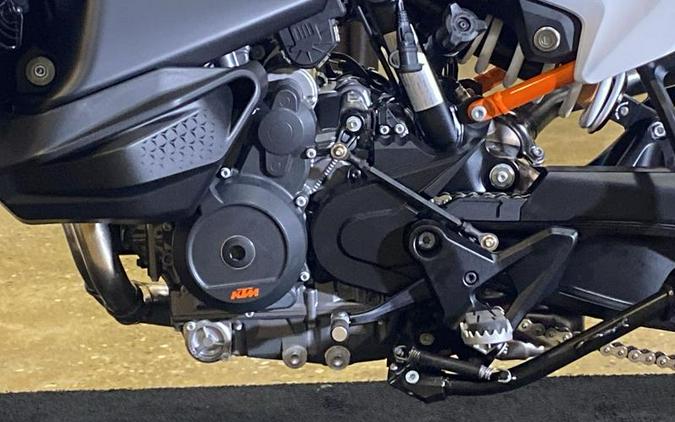 2024 KTM 890 SMT