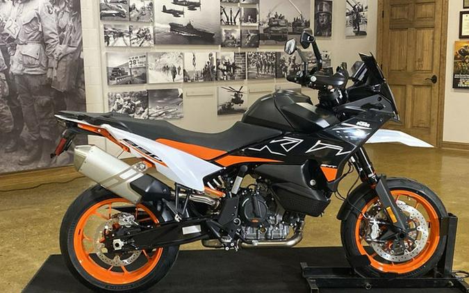 2024 KTM 890 SMT