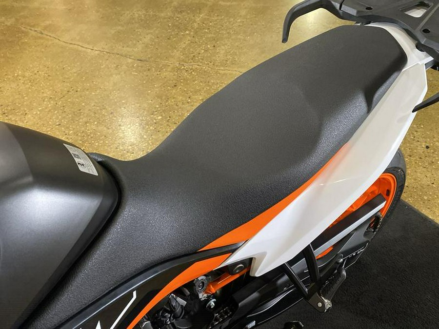 2024 KTM 890 SMT