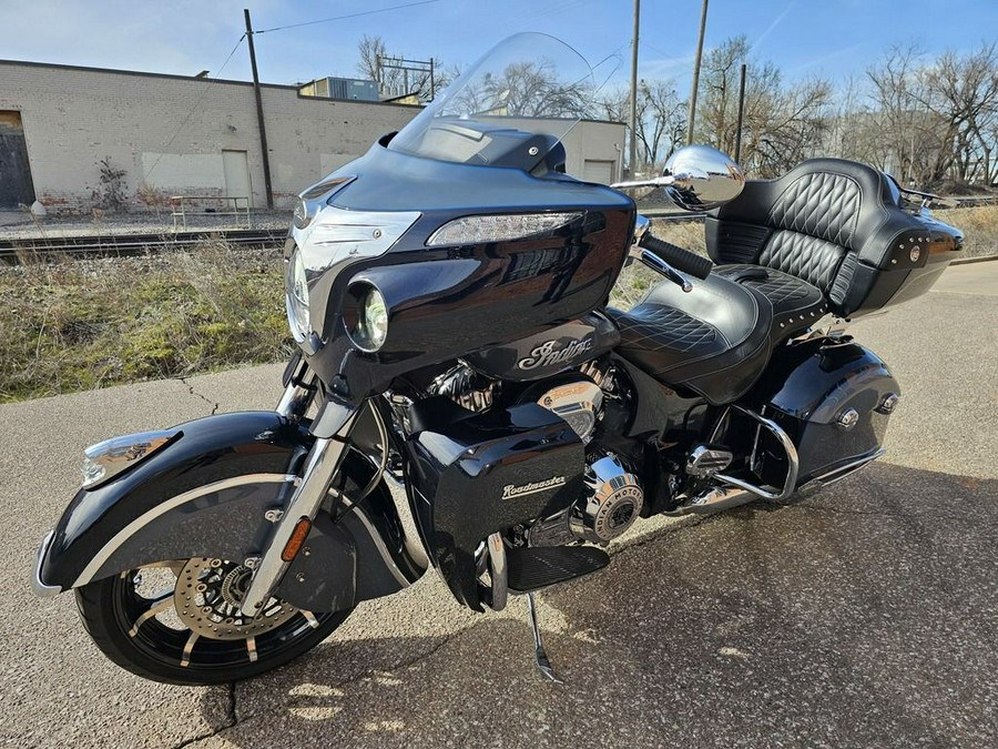 2021 Indian Motorcycle® Roadmaster® Icon Black Azure Crystal/Stealth Gray Azure Crystal